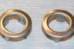 Dörrlåsknapp, Genomföring