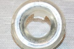 Ring runt dörrlåsknapp