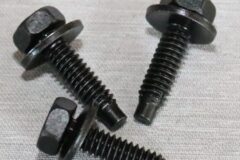 Bult med lös bricka