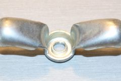 Vingmutter för reservhjul