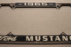 Nummerskyltsram, "Mustang"