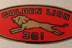 Ventilkåps Dekal Chrysler "Golden Lion 361" 1961-62
