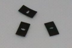 Låsplatta för emblem etc.